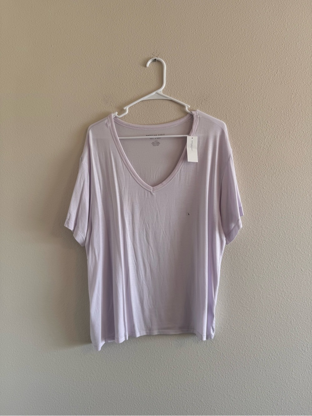NWT American Eagle Outfitters Lavender V-Neck Short Sleeve Tee